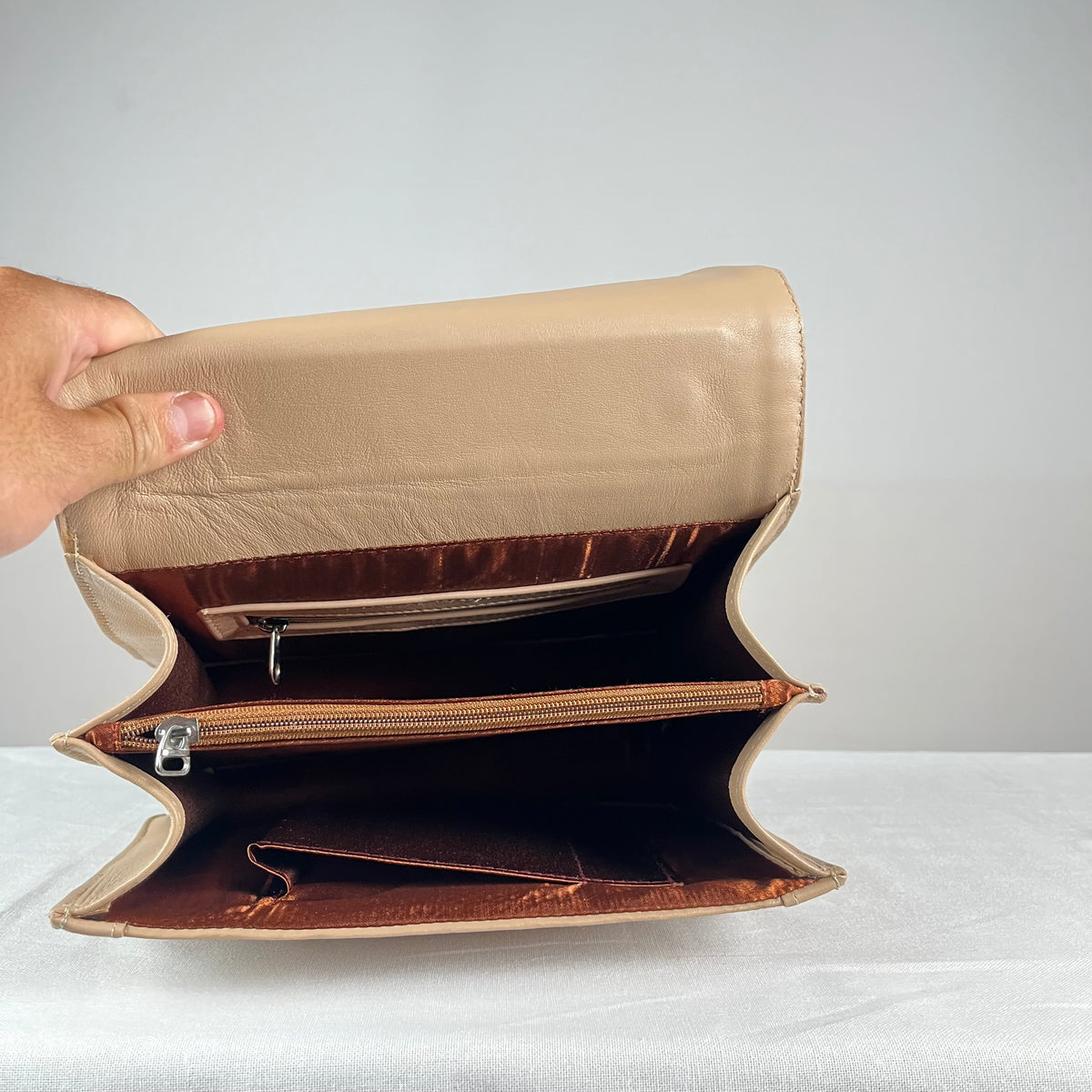 Epswift Kelly Hand embroiderd Bag - Taupe