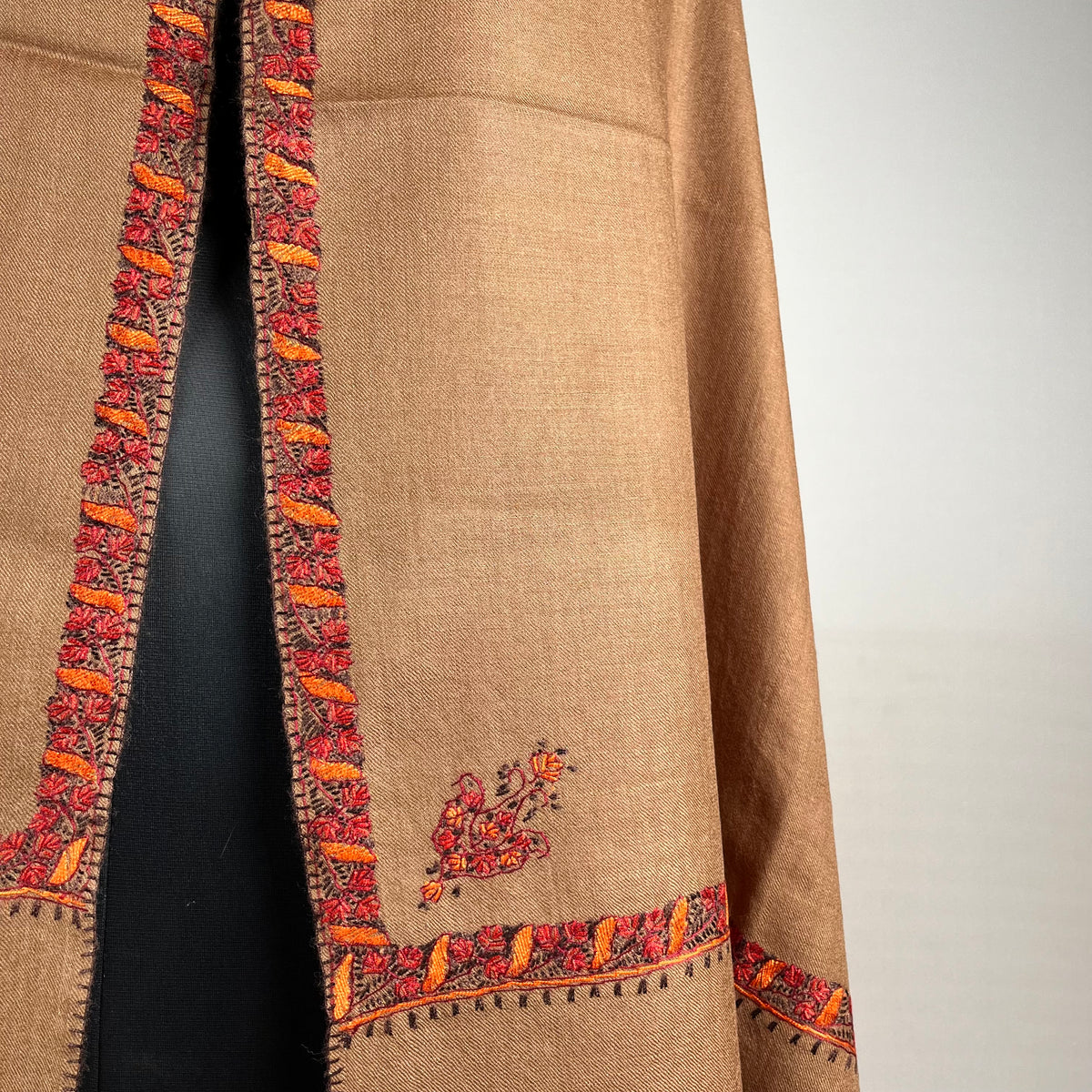 Brown Pashmina shawl with Hashidar Sozni border, Srinagar handicraft